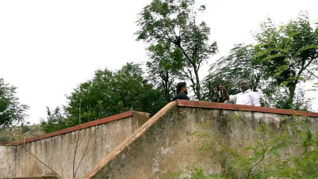 గట్టుమీదపల్లె, ఖాళీ అయిన గ్రామం, వలస వెళ్లిన ఊరి ప్రజలు
