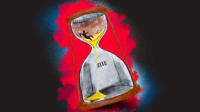 Wafungwa wanaruhusiwa tu kutoka kwenye seli zao kwa dakika kumi mara tatu kila wiki