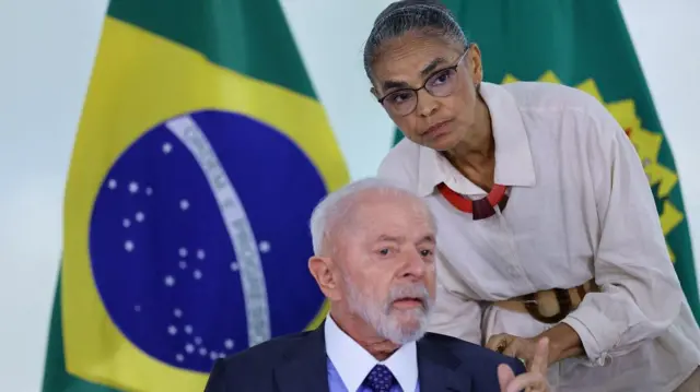 Lula ao lado da ministra do Meio Ambiente, Marina Silva