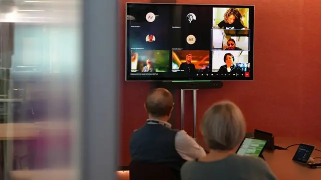 Лондонска и московска редакција ББЦ-ја на руском повезују се за јутарњи уреднички састанак