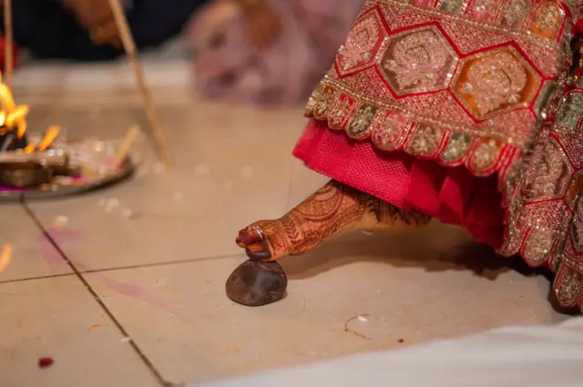 વડોદરા, ઑસ્ટ્રેલિયા, સપ્તપદીની વિધિ, લગ્ન, સુપ્રીમ કોર્ટ, હિન્દુ મૅરેજ ઍક્ટ, ગુજરાતની સંસ્કૃતિ, સામાજિક પરંપરા, બીબીસી ગુજરાતી
