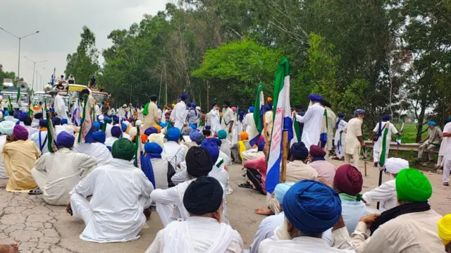 ਸ਼ੰਭੂ ਬਾਰਡਰ ਉੱਤੇ ਬੈਠੇ ਕਿਸਾਨਾਂ ਦੀ ਤਸਵੀਰ