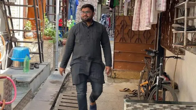 मयूर हेलिया