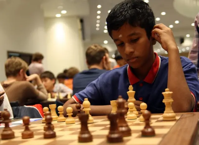 வமேக்னெஸ் கார்ல்செனை வீழ்த்திய கார்த்திகேயன்