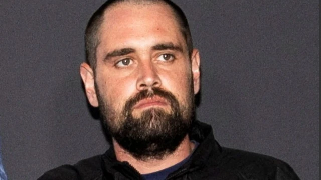 Quién es Nick Reiner y cuáles son los cargos que enfrenta por el asesinato de sus padres, el cineasta Rob Reiner y la fotógrafa Michele Singer Reiner - BBC News Mundo