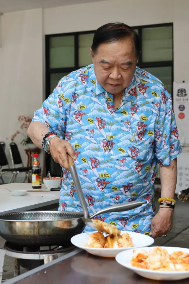 ลุงป้อม