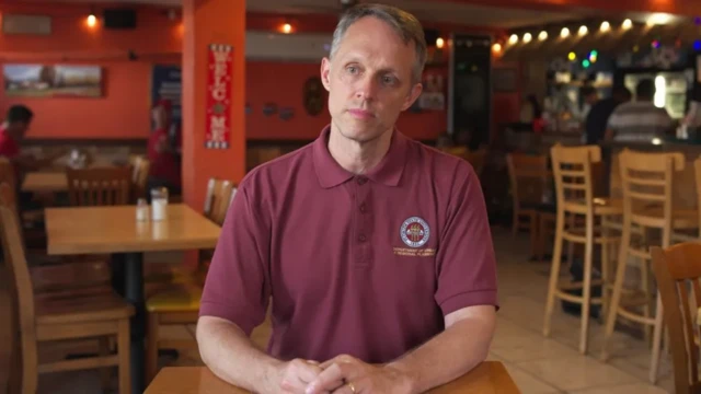 O professor William Butler, da Universidade Estadual da Flórida (EUA), pesquisa o deslocamento climático.