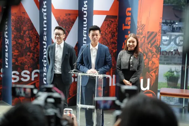 3 แคนดิเดตนายกฯ ของพรรคสีส้ม ต้น-วีระยุทธ เท้ง-ณัฐพงษ์ ไหม-ศิริกัญญา (จากซ้ายไปขวา)