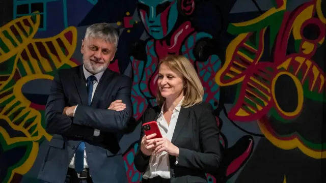 Кореспондент BBC Україна Альбій Шудря і головна редакторка Марта Шокало на церемонії Книга року-2024 