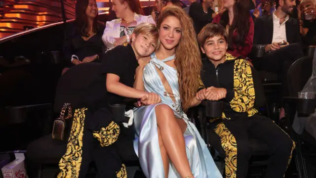 Shakira dan putra-putranya di ajang MTV Awards 2023