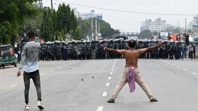 ২৯শে জুলাই পুলিশের সাথে বিএনপি কর্মীদের সংঘর্ষের একটি দৃশ্য। 