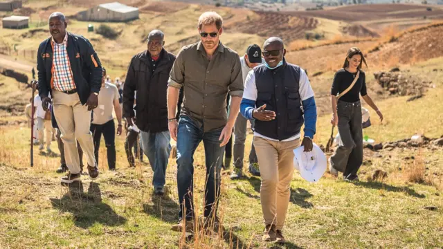 Prince Harry go Matlameng - Ha Mahlehle, for Leribe, Lesotho, with Sentebale workers to meet di community for 2024