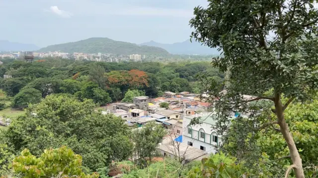 भूगर्भीय सर्वेक्षणात खालापूर तालुक्यात एकूण 19 वाड्या आणि गावं दरड प्रवण क्षेत्रात येतात.