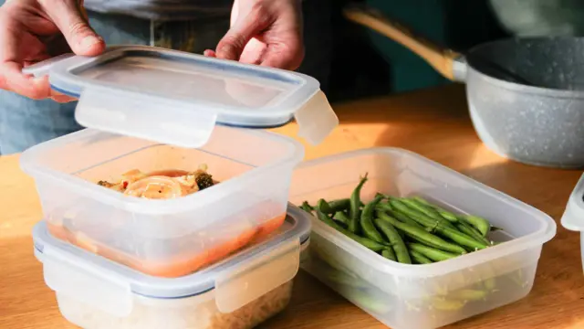 food storing by using plastic boxes 