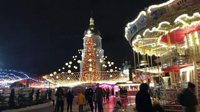 Красива святкова ялинка в Києві в 2021 році