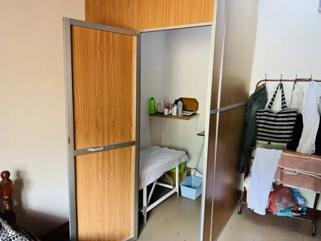 Specially built clean room for Hamdi