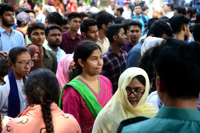 বিসিএস পরীক্ষার প্রতি বাংলাদেশে শিক্ষার্থীদের আগ্রহ বেশি দেখা যায়।