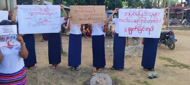 လေကြောင်းတိုက်ခိုက်မှုကို ရှုတ်ချကြောင်း ဆန္ဒဖော်ထုတ် 