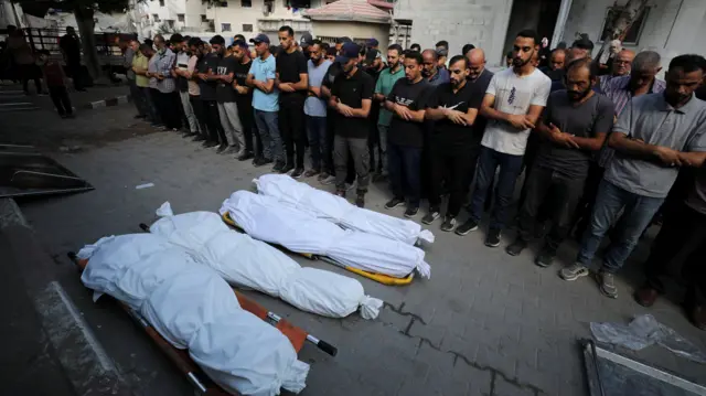 Nibi isinku awọn Palestine ti Israeli pa ni Gaza lọjọ keje, oṣu Kẹjọ 2025.