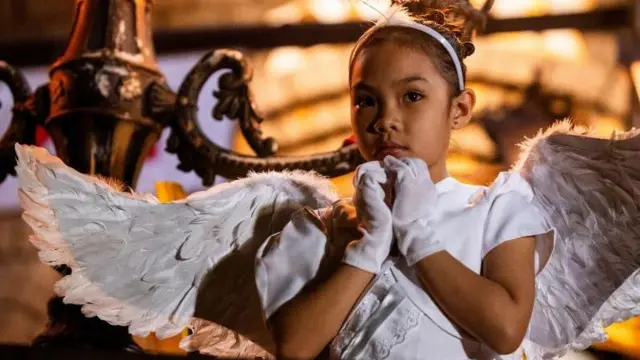 Девочка в костюме ангела