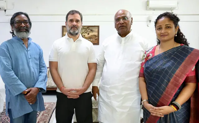 हेमंत सोरेन, राहुल गांधी, मल्लिकार्जुन खड़गे और कल्पना सोरेन.