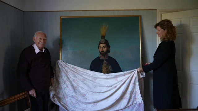 Osman Osmanoğlu'nun evindeki I. Abdülmecit tablosu.