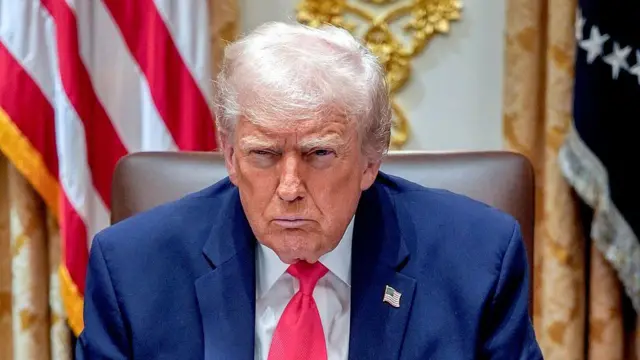 Donald Trump con el ceño fruncido.