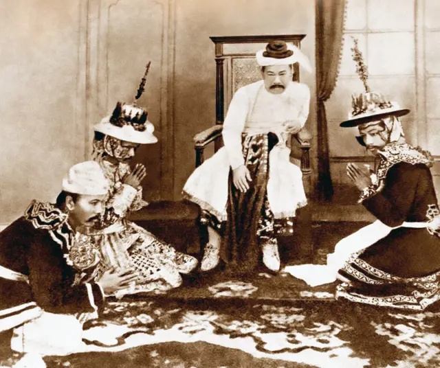 ရာဇပရိယာယ် ချို့တဲ့မှုကြောင့် နိုင်ငံလက်လွှတ်ခဲ့ရတဲ့ သီပေါမင်း