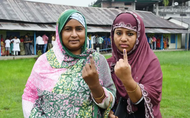 असम की दो महिलाएं.