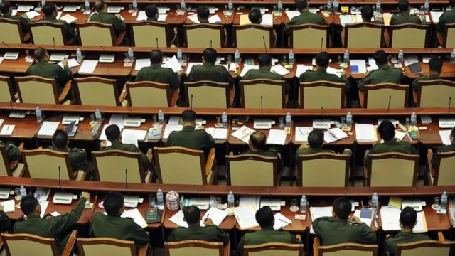 ပြည်သူ့လွှတ်တော် တပ်မတော်သား ကိုယ်စားလှယ်တွေ