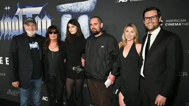 Роб Райнер із дочкою, дружиною та сином Ніком на кіно-прем'єрі