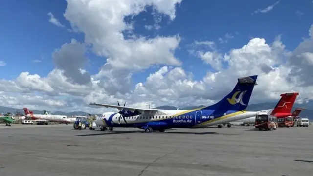 विमानस्थलमा विमानहरू