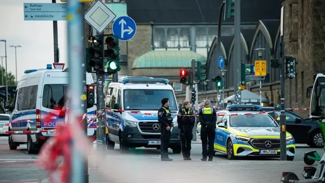 ဟမ်းဘတ်ဘူတာကြီးဟာ ဂျာမနီမှာ ခရီးသည်နဲ့ ရထားအများဆုံးဝင်ထွက်ရာ ဘူတာတွေထဲက တစ်ခုဖြစ်