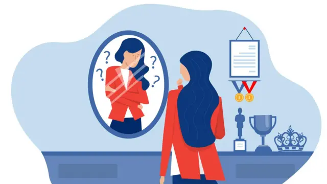 امرأة تنظر في مرآة 