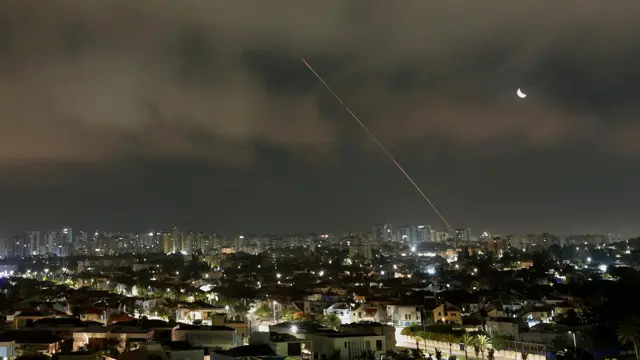 इरानी क्षेप्यास्त्र इजरेली आकासमा निस्क्रिय पारिँदै