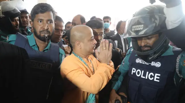 আটকের পর চিন্ময় কৃষ্ণ দাস