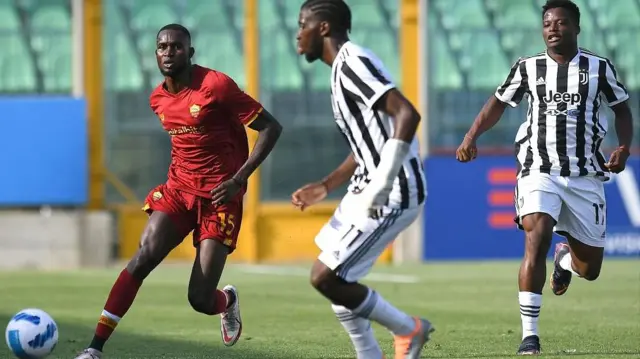 اندیایی که بازیکن رم است فصل قبل را به صورت قرضی در ویچنزا در دسته سوم ایتالیا بازی کرد