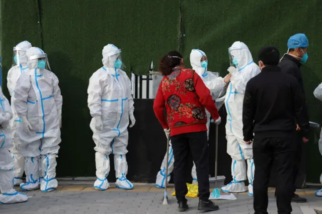 এখনও চীন জুড়ে হঠাৎ হঠাৎ লকডাউন দেয়া হচ্ছে