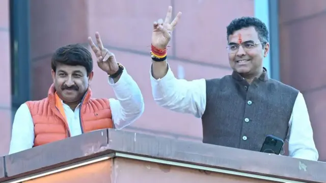 मनोज तिवारी के साथ प्रवेश वर्मा