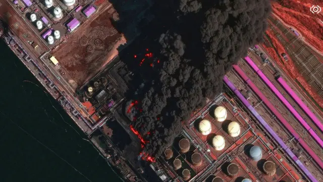 Супутниковий знімок пожежі в порту Усть-Луга