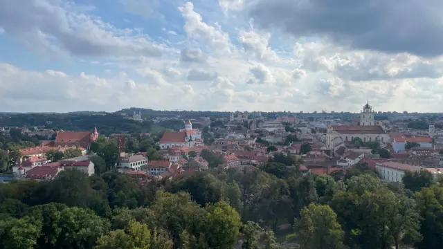 Sendvič od boja u panorami Viljnusa
