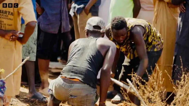 Ẹbi to n gbẹ saare