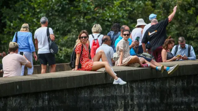 " ගොඩක් වෙලාවකට ඇල්ලේ ඉදලා බදුල්ල දක්වා දුම්රියේ ගමන් කරන්නේ ඉතා සීමිත මගීන් සංඛ්‍යාවක්. මොකද ගොඩක් සංචාරකයින් ගේ ආකර්ෂණය තියෙන්නේ නානුඔය ඉදලා ඇල්ල කියන ප්‍රදේශයට.''