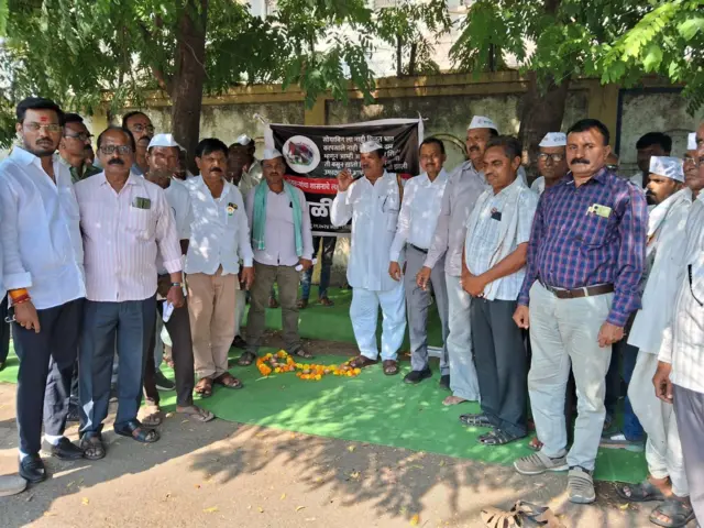 काळी दिवाळी साजरी केल्याबद्दल शेतकऱ्यांवर गुन्हे दाखल करण्यात आले आहेत.