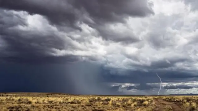 આ સિસ્ટમ 30 ઑગસ્ટના રોજ અરબી સમુદ્રમાં પહોંચશે અને ત્યારબાદ વાવાઝોડામાં પરિવર્તિત થશે