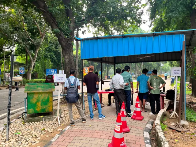 कैंपस का गेट