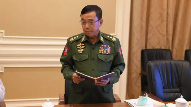 အမှတ်(၆)စစ်ဆင်ရေးအထူးအဖွဲ့မှူးကနေ နေပြည်တော်ကောင်စီ အရွှေ့ခံရတဲ့ ဒုတိယဗိုလ်ချုပ်ကြီးသန်းထွန်းဦး