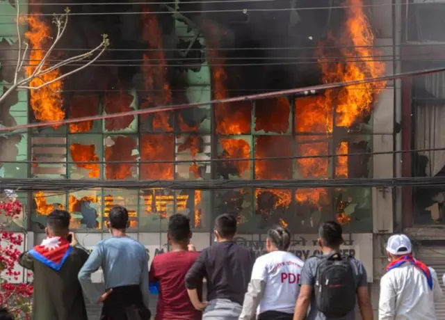 तीनकुनेको प्रदर्शनमा एउटा घरमा आगो लगाइएको थियो 