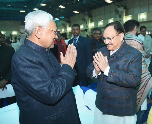 बीजेपी के पूर्व अध्यक्ष जेपी नड्डा के साथ नीतीश कुमार