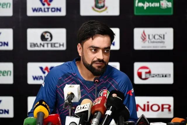 راشد خان کپتان و محمد نبی از تیم ملی کریکت افغانستان خواستار لغو دستور جدید رهبر طالبان در مورد ممنوعیت آموزش زنان و دختران افغان شدهاند